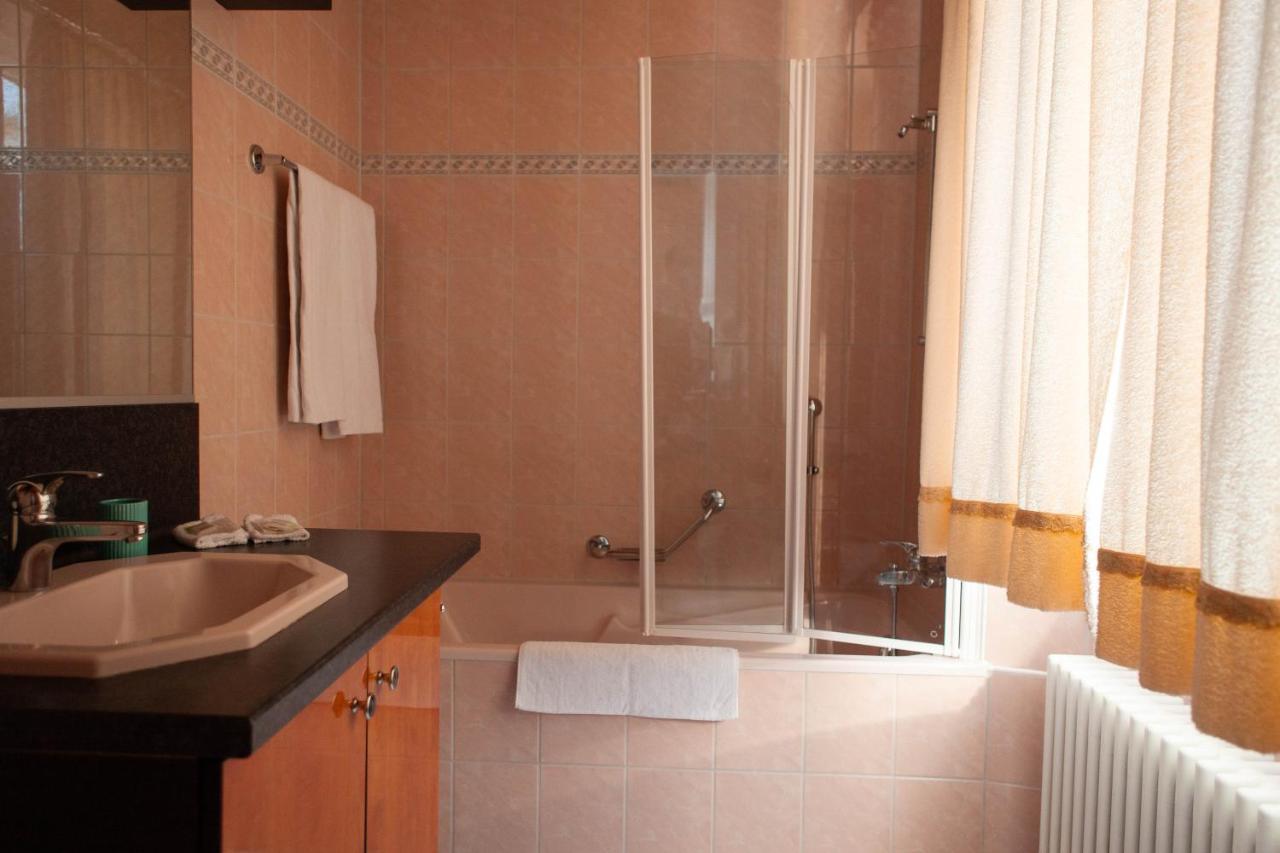 Hotel De L'Ours Courroux Kültér fotó